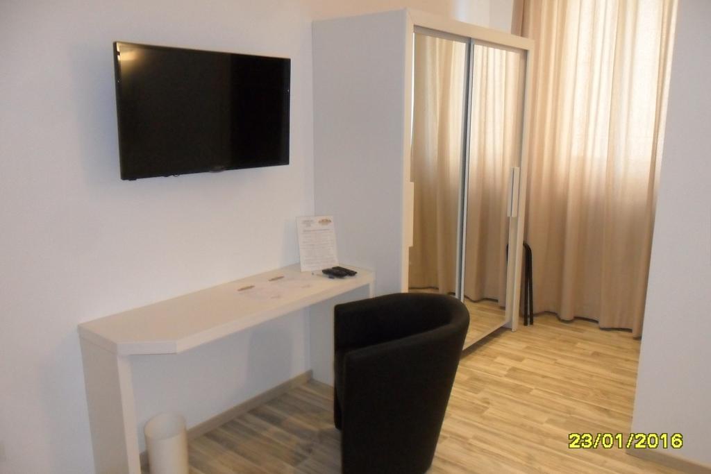 Location Lory Hotel Busto Arsizio Bagian luar foto