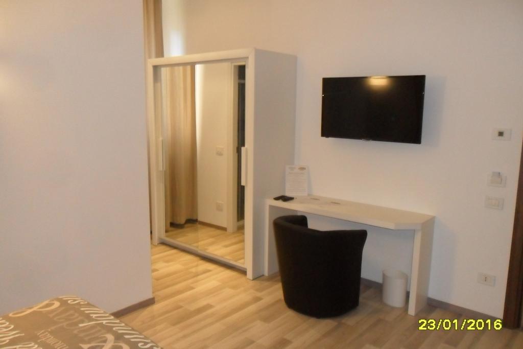 Location Lory Hotel Busto Arsizio Bagian luar foto